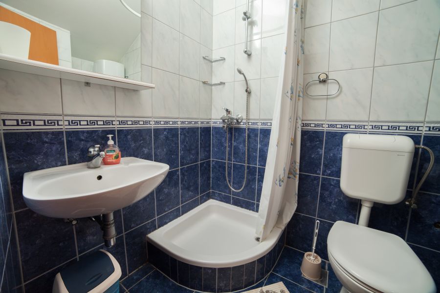 Studio bathroom