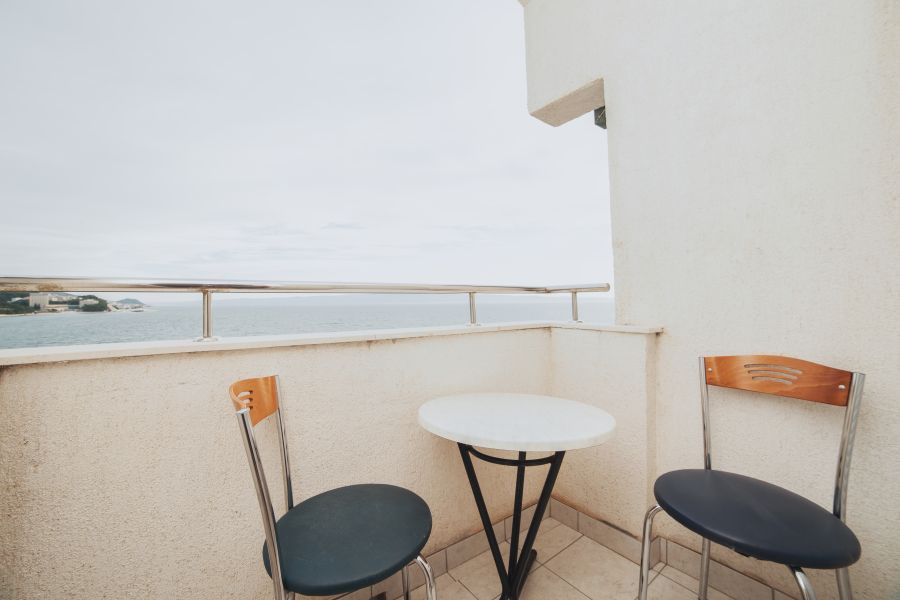 1-bedroom balcony